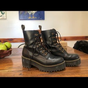 Dr Martens Leona vintage smooth in black